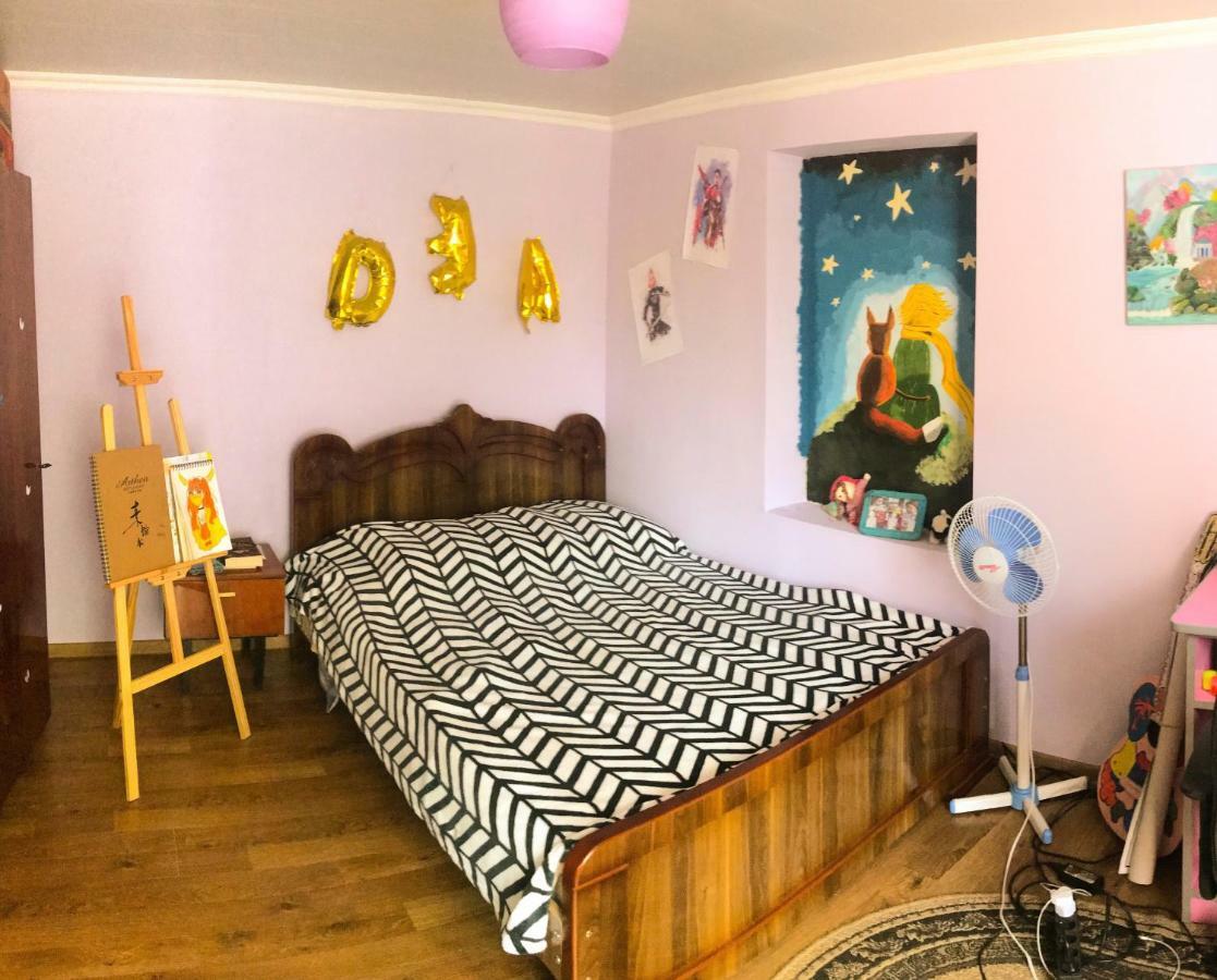 Dea Hotel Zugdidi Bagian luar foto