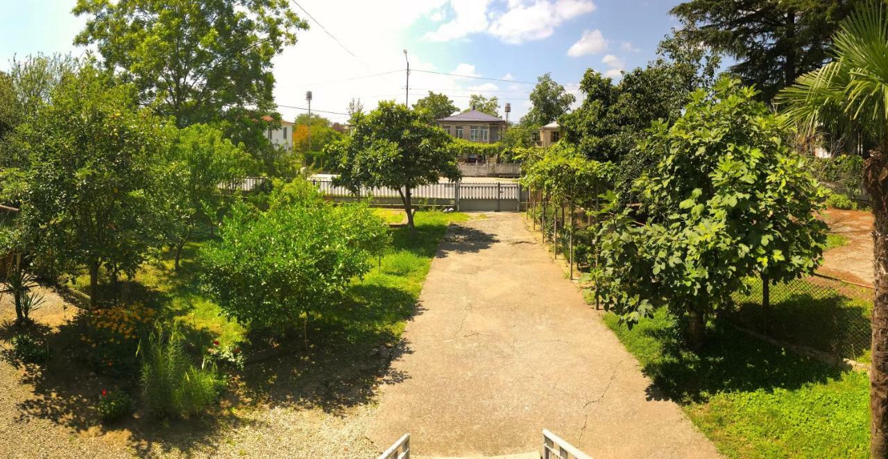 Dea Hotel Zugdidi Bagian luar foto
