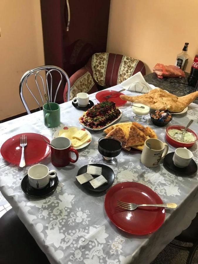 Dea Hotel Zugdidi Bagian luar foto